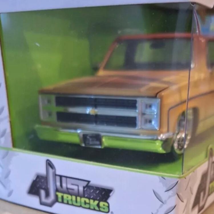 Chevrolet C-10 Pickup Truck1 985 Rusted JD3 Wheels Jada 1 24 Diecast Model