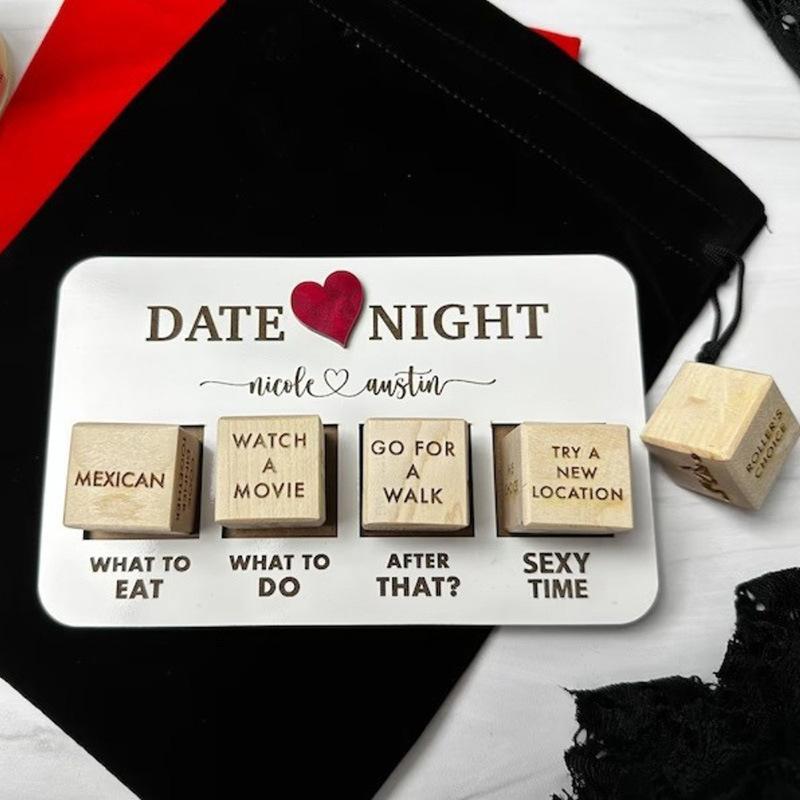 Wooden Couple Dice Game Set, 1 Set Romantic Couple Night Decision Dice Game Set with Storage Bag, Portable Creative Party Game Supplies for Couple