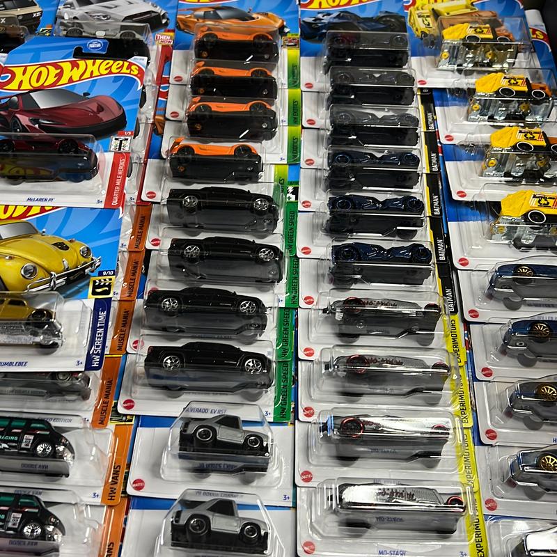 Hot Wheels Mainlines Case Q 2024 Diecast Cars Collectibles scale 1:64 Assorted Variety