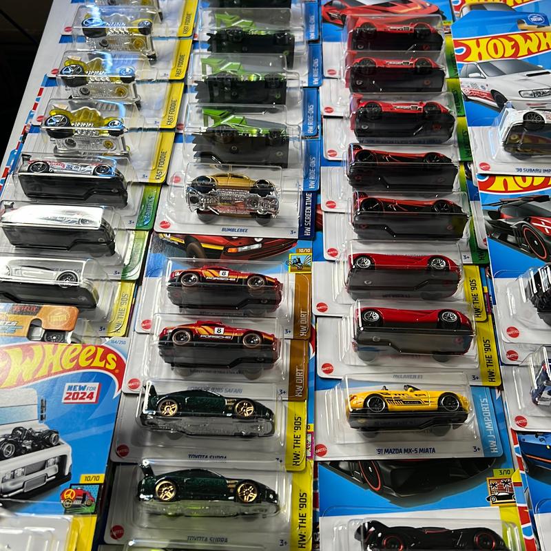 Hot Wheels Mainlines Case Q 2024 Diecast Cars Collectibles scale 1:64 Assorted Variety