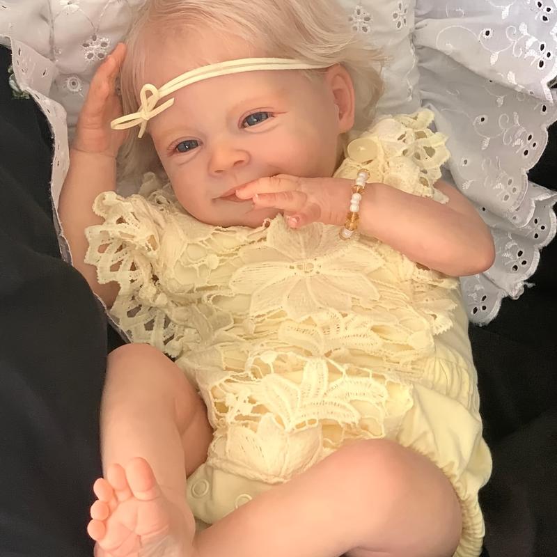 The lifelike Reborn baby doll, a handcrafted newborn doll with a 19-inch soft body, with hand-rooted blonde hair, hand-painted details and visible veins, is the ideal gift for children - perfect for Christmas gifts