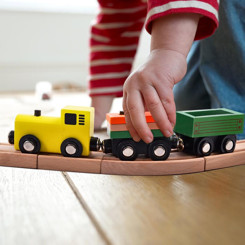 77PCS Wooden Train Set Magnetic Trains and Farm Railway Tracks for Kids Toddlers Toys Birthday Gifts