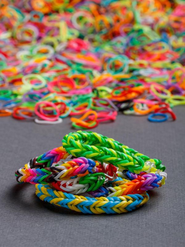 Color Bands Craft Kit, Silicone Rubber Bands for Diy Bracelet Making, 2650pcs Cute Animal & Floral Designs Creative Gift Idea for Diy Bracelet Making Kit