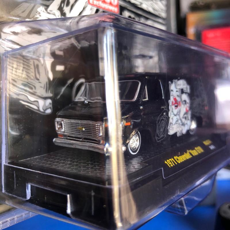 M2 Machines scale 1:64 1971 Chevrolet Van Lowriders Limited Edition – Black diecast