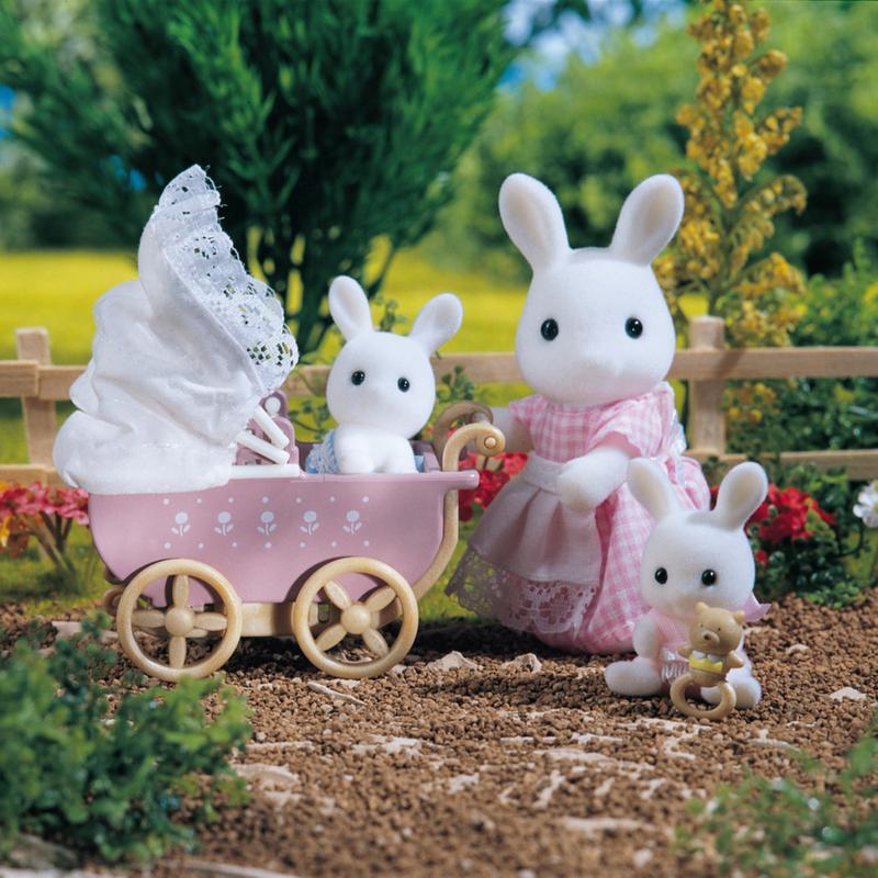 Calico Critters Connor N Kerri's Carriage Ride, Dollhouse Playset with Figures and Accessories