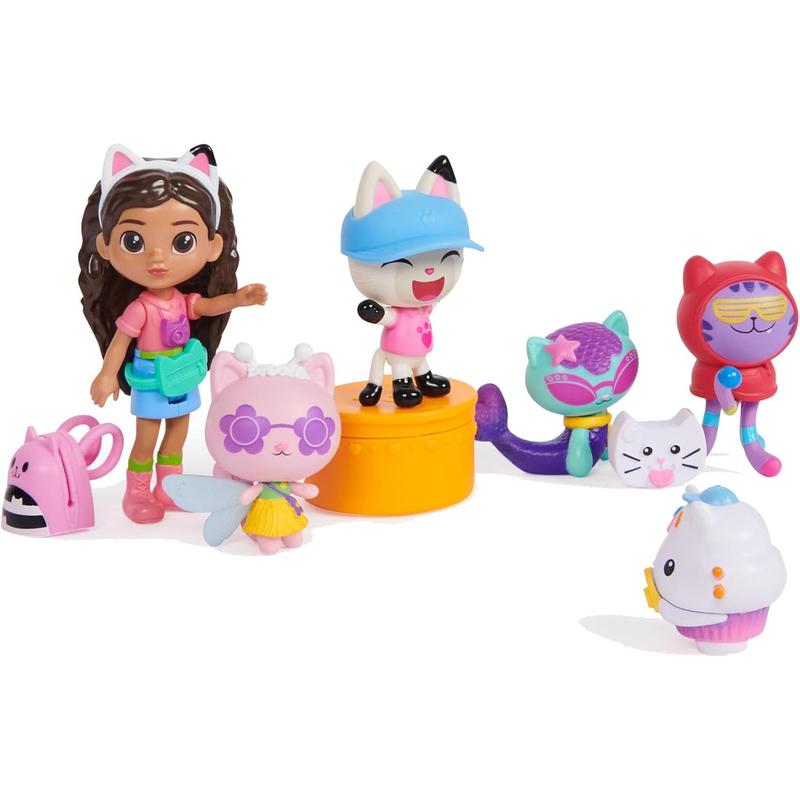 Gabby's Dollhouse, Travel Themed Figure Set with a Gabby Doll, 5 Cat Toy Figures, Surprise Toys & Dollhouse Accessories, Kids Toys for Girls & Boys 3+