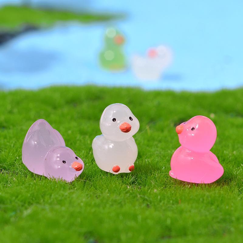 Random Color Luminous Mini Resin Duck, 30 50pcs Glow in The Dark Animals Dollhouse Figurine, Assorted Cute Cabochons Small Glowing Toys, DIY Charms Ducks Ornaments for Garden Craft Landscape