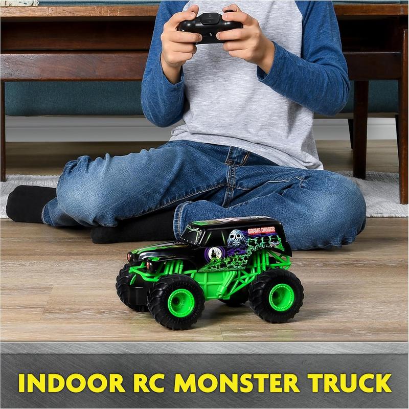 Monster Jam, Official Grave Digger Remote Control Monster Truck, 1:24 Scale, 2.4 GHz, Kids Toys for Boys and Girls Ages 4 and up